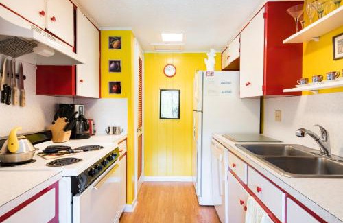 Barton Hills House | Zilker Park Artistic Retreat- Ideal for F1, Holidays & Extended Stays