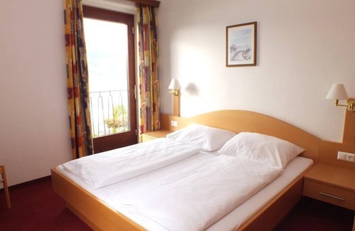 Millstatt Bed & Breakfast | Scenic Lakeview Room with Balcony - Villa Margarethe