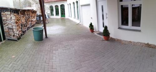 Sud Apartment | Pet-Friendly Zimmer: Budget Retreat with Great Reviews