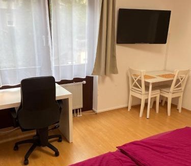 Durlach Apartment | Cozy Room in the Heart of Durlach with Kitchen Access