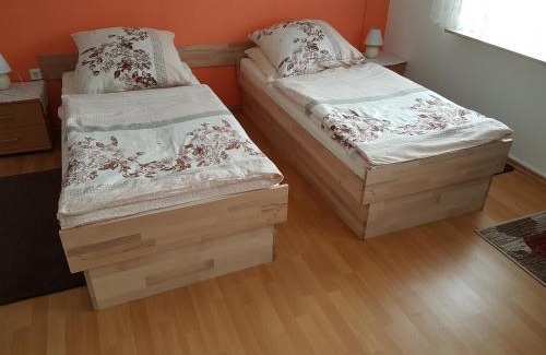 Rhein-Erft-Kreis District House | Budget-Friendly Zimmer Müller: Pet & Child Friendly Stay