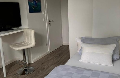 Region Hannover District House | Cozy Rooms with Kitchen and Bath, Rated 9.3/10 by Guests