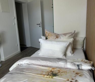 Region Hannover District House | Cozy Rooms with Kitchen and Bath, Rated 9.3/10 by Guests