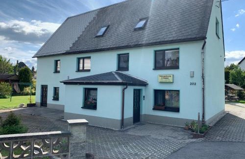 Großhartmannsdorf Apartment | Cozy Zimmervermietung Lippmann: Pet-Friendly Retreat
