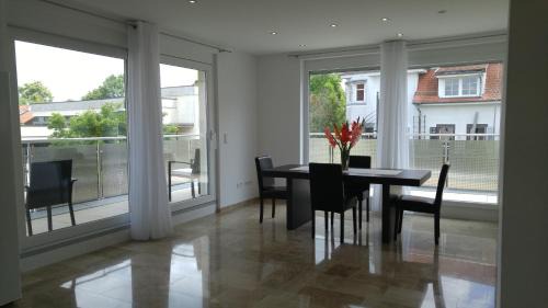 Waiblingen House | Central Waiblingen Room Rentals with Kitchen Access