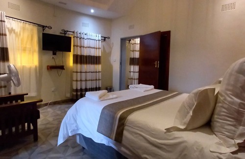 Hammanskraal Bed & Breakfast | Family-Friendly ZIMPARKS BOOKINGS with Dining & Breakfast