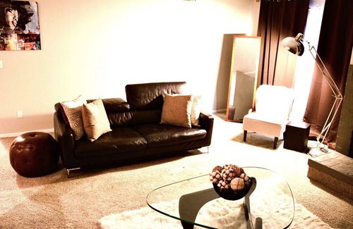 Chesterfield Condo | Discover Zine Home: Pet and Child-Friendly Retreat