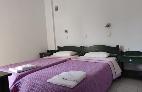 Agii Apostoli Apartment | Comfortable Zinovia One-Bedroom Apartment with Balcony