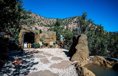 Hildale RV Rental | Experience Zion Glamping Adventures with Family & Pets
