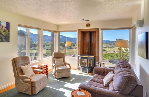 New Harmony House | Pet and Child Friendly Zion Mountain Guest House Awaits!