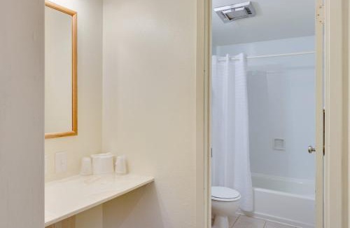 Zion National Park South Entrance Hotel | Inviting Zion Park Motel with Pool and Oceanfront Views