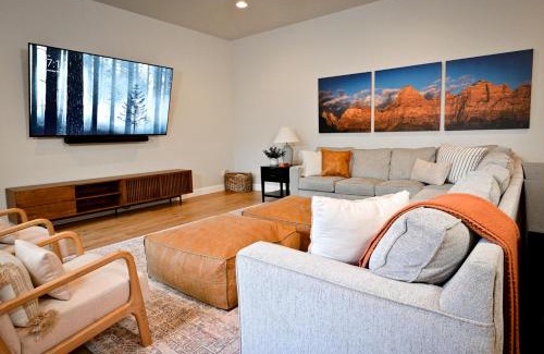 Hurricane House | Exclusive Zion Red Villa with Private Pool & Hot Tub Awaits