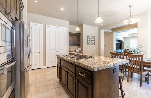 Washington House | Unwind at Zion's Point: Pool, Spa & Hot Tub Awaits!