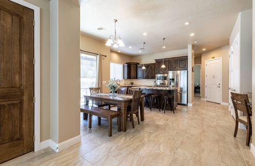 Washington House | Unwind at Zion's Point: Pool, Spa & Hot Tub Awaits!