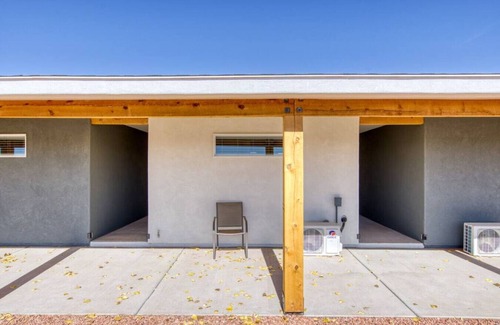 Kanab House | Ocean View Comfort at Zion's Shadow Suite #3