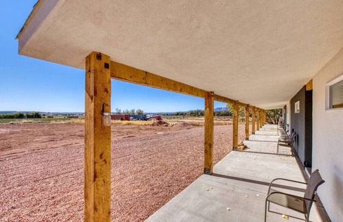 Kanab House | Ocean View Comfort at Zion's Shadow Suite #3