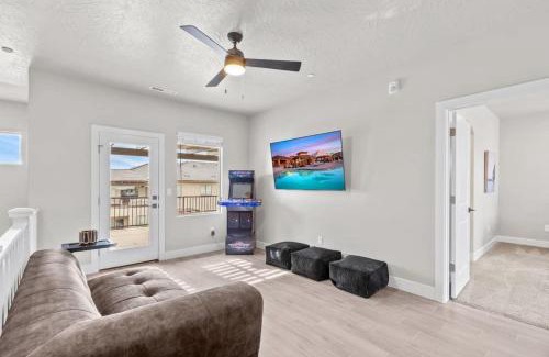 Hurricane House | Private Poolside Retreat at Zion Village - Guest Rated 10/10