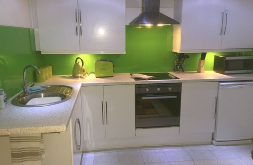 Tanygrisiau Apartment | Pet-Friendly Slate Mountain Studio with Spa & Lake Views