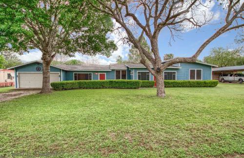 New Braunfels House | Pet-Friendly Retreat: Zipp Away LD 728 with Perfect Score