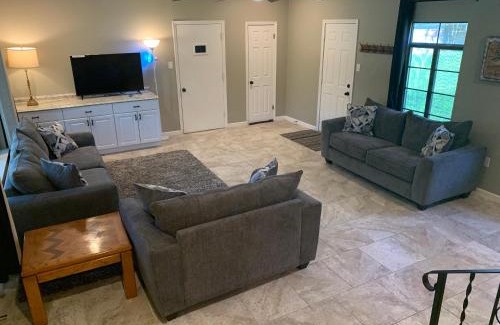 New Braunfels House | Pet-Friendly Retreat: Zipp Away LD 728 with Perfect Score
