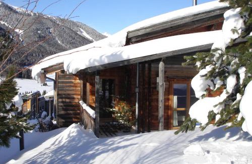 Hohentauern House | Cozy Zirbelhütte: Oceanfront Retreat with Breakfast Included