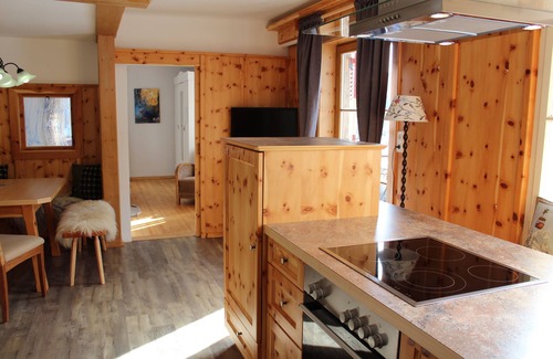 Grosskirchheim Apartment | Cozy Zirben Ferienwohnung with Balcony & Sauna Access