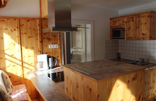 Grosskirchheim Apartment | Cozy Zirben Ferienwohnung with Balcony & Sauna Access