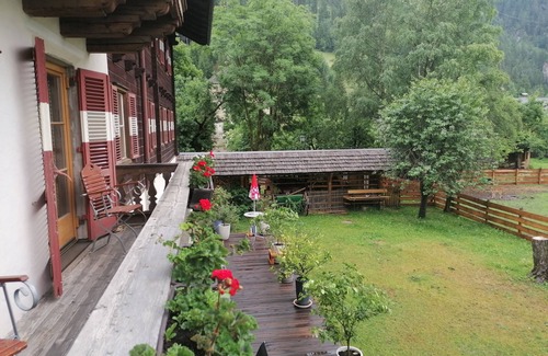 Grosskirchheim Apartment | Cozy Zirben Ferienwohnung with Balcony & Sauna Access