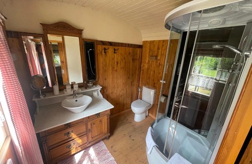 Oberhavel Apartment | Exceptional Zirkuswagen at Landhaus Labes near Stechlinsee