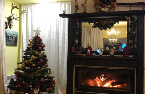 Etropole House | Cozy Zlatina Guest House: Pet-Friendly with Kitchen Amenities