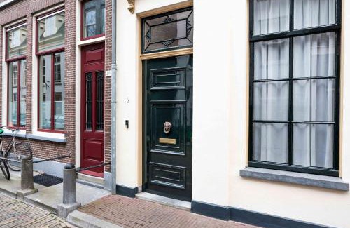 Utrecht City Center Bed & Breakfast | Discover Zocher6 BnB: A Historic Townhouse Retreat