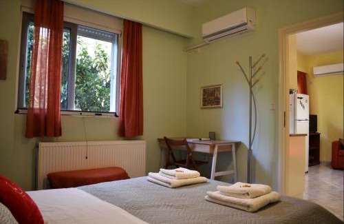 Petroupoli Apartment | Bright and Cozy Zoe's Apartment - Pet Friendly Retreat