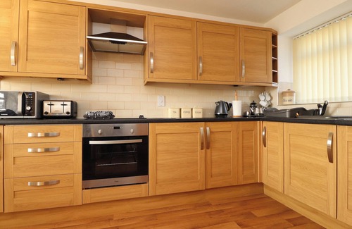 Skipton Cottage | Family-Friendly ZOEY COTTAGE with Pool and Kitchen in Skipton