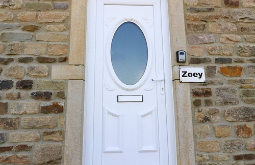 Skipton Cottage | Family-Friendly ZOEY COTTAGE with Pool and Kitchen in Skipton