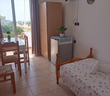 Haraki Hotel | Convenient ZOGRAFOS 1: Family-Friendly with Dining Options