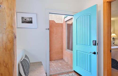Downtown Santa Fe Hotel | Premium Stay at Zona Rosa 74 in Santa Cristobal