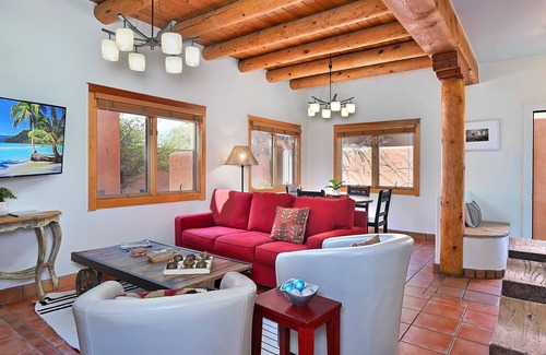 Downtown Santa Fe Hotel | Premium Stay at Zona Rosa 74 in Santa Cristobal