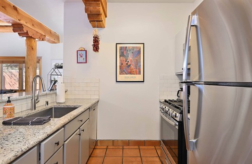 Downtown Santa Fe Hotel | Premium Stay at Zona Rosa 74 in Santa Cristobal