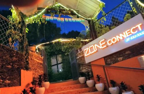 Lansdowne Resort | Discover Zone Connect by The Park: Pet-Friendly Retreat