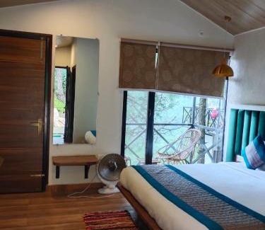 Lansdowne Resort | Discover Zone Connect by The Park: Pet-Friendly Retreat