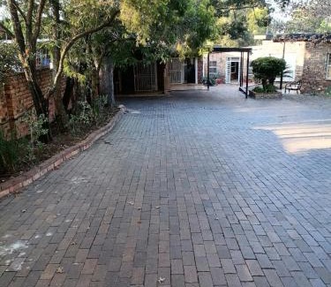 Greater Johannesburg Metropolitan Area House | Budget-Friendly Stay at 497 Orient Guest House