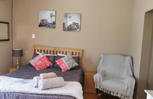 Middelburg Apartment | Cozy Zonneblom Guest House with Pool & Breakfast Included