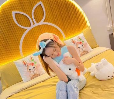 Nan Bed & Breakfast | Family-Friendly Retreat at Zoo Villa with Hot Tub Access