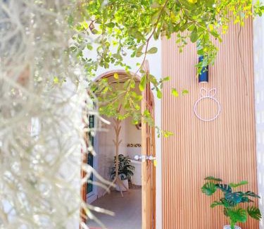 Nan Bed & Breakfast | Family-Friendly Retreat at Zoo Villa with Hot Tub Access