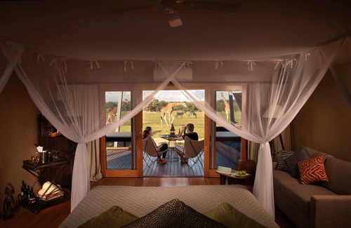 Dubbo Cabin | Experience Zoofari Lodge: Guest Rated 9.8 with Family Amenities