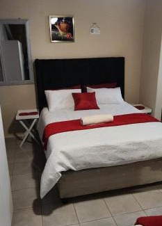 Glenwood House | Budget-Friendly Stay at Zopry's Guest House with Pool