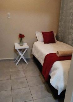 Glenwood House | Budget-Friendly Stay at Zopry's Guest House with Pool