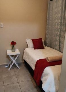 Glenwood House | Budget-Friendly Stay at Zopry's Guest House with Pool