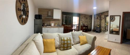 Panton House | Zoqueiro1: Family-Friendly Retreat with Exceptional Ratings