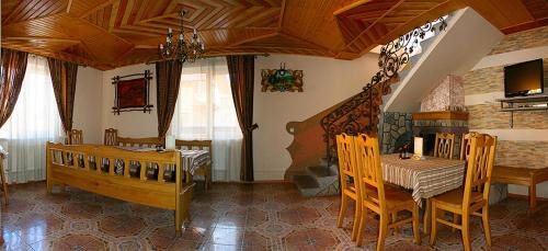 Tatariv Cabin | Discover Zoriana: Pet-Friendly Stay with On-Site Dining